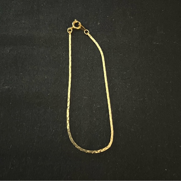 Delicate Gold Tone Chain Bracelet - Picture 2 of 8